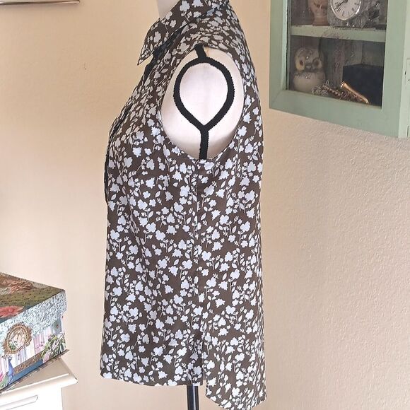 CAbi OLlive And Blue Floral Blouse. Coastal - Picture 6 of 11